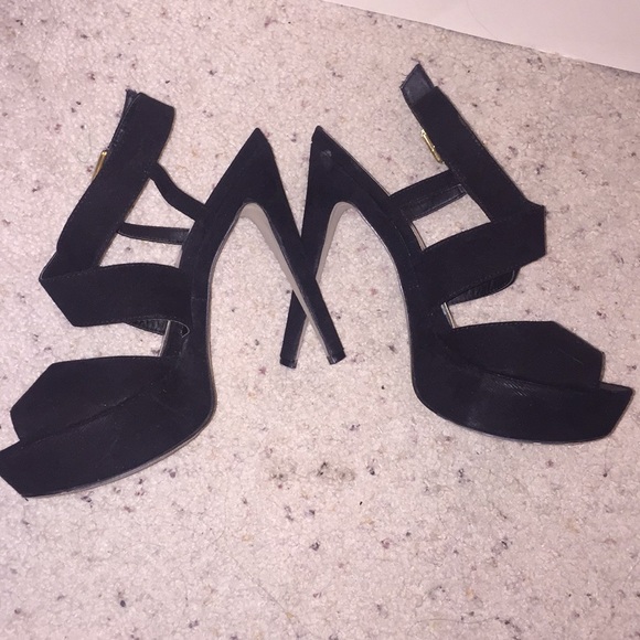 Black heels - Picture 4 of 4